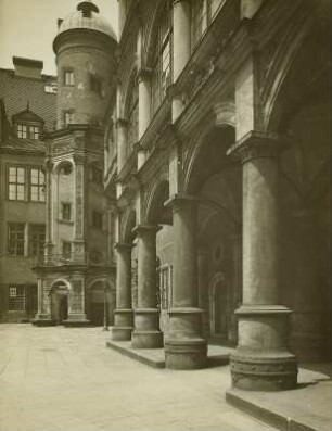 Großer Schlosshof : Dresden, Residenzschloss, Großer Schlosshof, nordwestlicher Treppenturm und Altan
