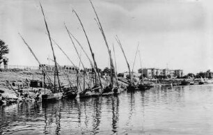 Segelboote am Nilufer (HAPAG-Mittelmeerfahrt der Oceana Leonhardt 1929)