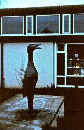 Schule: Bronzeplastik (Harri Egler): Vogel