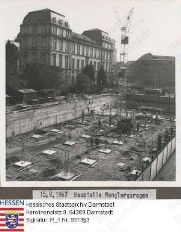 Darmstadt, Zeughausstraße / Bild 1 bis 3: Tiefgaragenaushub der Menglerbaustelle vor dem Schloß