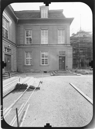 Gotha, Friedrichstraße 5/7. Schloss Friedrichsthal (1707/1708-1711; W. C. Zorn von Plobsheim). Linker Seitenflügel von Südwesten