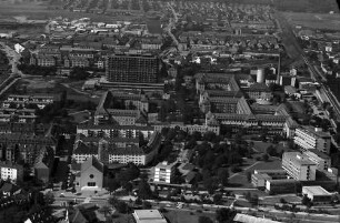 Freiburg: Friedrich-Ebert-Platz und Kliniken, von Osten