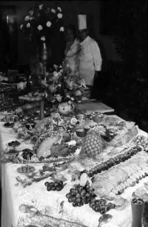 Freiburg: Kaufhaus; Empfang des italienischen Konsuls Mario Carfi zum Nationalfeiertag; Buffet