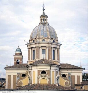 Santi Ambrogio e Carlo al Corso, Rückfassade