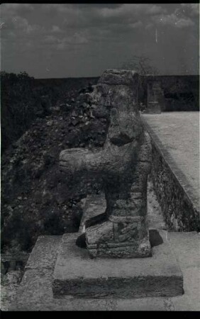Chichen Itza, Temple of the Warriors, Standard Bearer (CHN: Sta., Str. 2D8)
