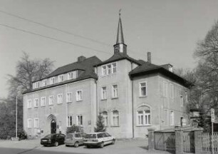 Ottendorf-Okrilla. Rathaus, Radeburger Straße : Ottendorf-Okrilla (Kreis Kamenz). Rathaus, Radeburger Straße 34. Straßenansicht