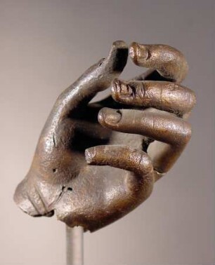 Weibliche Hand (Fragment einer römischen Bronzestatue)