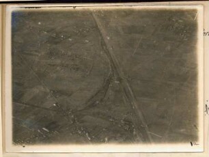 Foto des Geländes zwischen Auchy-lès-Mines und Cuinchy am Canal d'Aire (Luftbild)