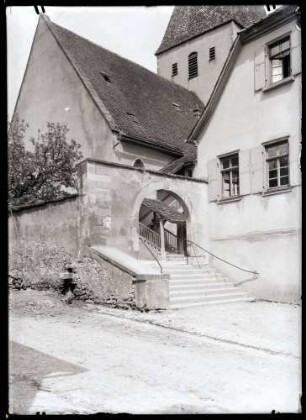 Aufgang zur Kirche