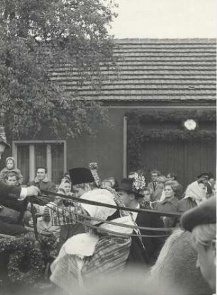 Dorffest in Bröthen : Gesellschaftliche Volkskultur - Heimat-, Volksfeste und Ähnliches. Ort: Brětnja / Bröthen. Darstellung einer sorbischen Hochzeit auf dem Dorffest.