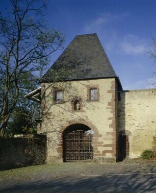Ehemalige Johanniterkirche Sankt Peter — Torhaus