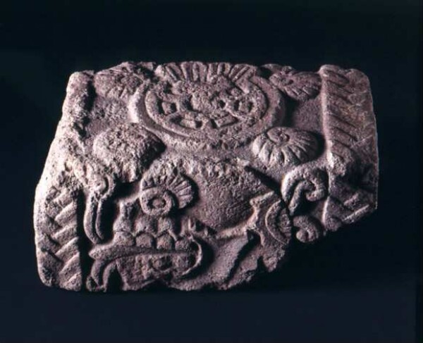 Relief (Tezcatlipoca und Schädel)