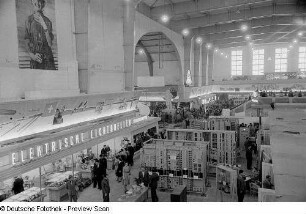 Elektrische Geräte auf der Herbstmesse Leipzig 1954