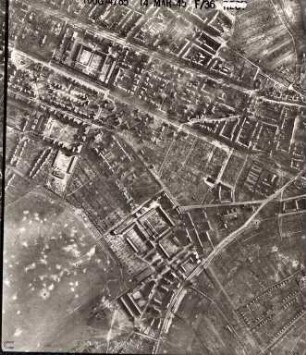 Amerikanische Luftbildaufnahmen von Kriegszerstörungen. Ausrichtung nach Süden. Weststadt / Mühlburg