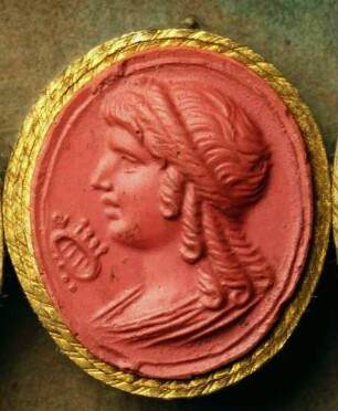 Profilbildnis der Isis mit Lotusblume und Sistrum (Daktyliothek, Das Alterthum nach Lippert und Visconti)