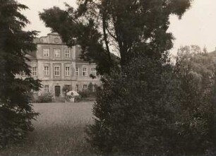 Stauchitz. Blick aus dem Schloßpark zur Rückseite des Schlosses