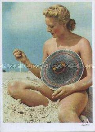 Postkarte mit Pin-up am Strand