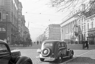 Sofia: Boulevard Witoscha mit Taxi im Vordergrund
