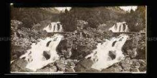 Wasserfall des Flusses Lutour im Gebirge in Südfrankreich