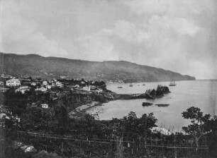 Hafen von Funchal : Der Hafen von Funchal. Im Hintergrund breitet sich die Stadt auf einem Hang aus
