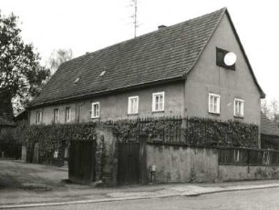 Coswig, Hauptstraße 39. Dreiseithof (1801), Wohnstallhaus