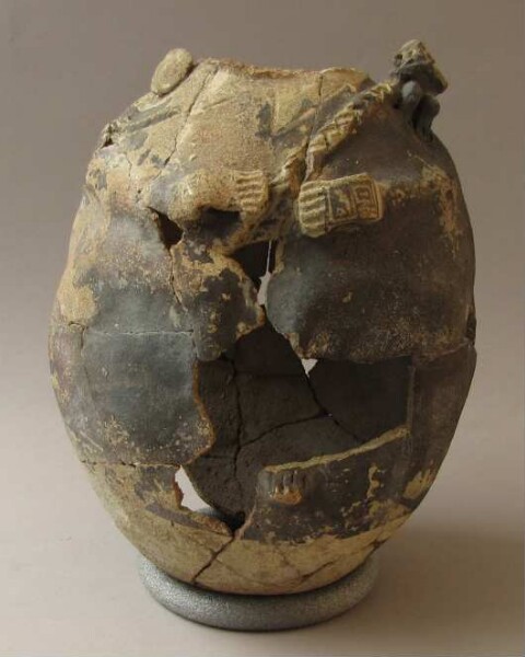 Vase en terre cuite (fragmenté)