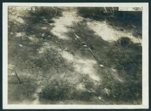 Foto gegnerischer und eigener Stellungen südöstlich der Ferme Cautrent (Luftbild)