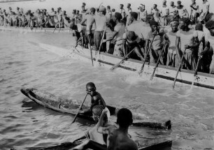 Saint-Louis. Course de pirogues sur le Sénégal