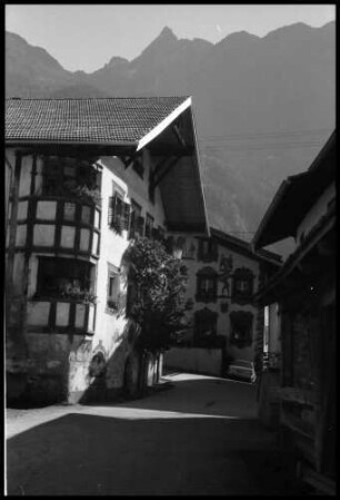 Oetz: Tiroler Haus mit Runderker