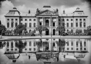 Dresden-Neustadt, Palaisplatz 11. Japanisches Palais. Eingangsfront
