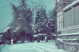 Schloss Eckberg : Schloss Eckberg, Blick von Osten über die verschneite Schlossterrasse im Winter