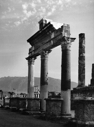Pompeji. Forum civile. Säulenhalle