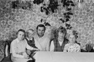 Familie D. (Kraftfahrer, Heimarbeiterin)