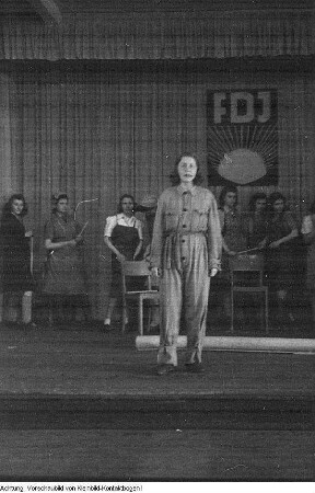 Dresden, Pieschen, Goehlewerk (1947-1962 Sachsenverlag), Riesaer Straße 32. 1. Kreiskonferenz der FDJ. Aufführung, Mai 1946