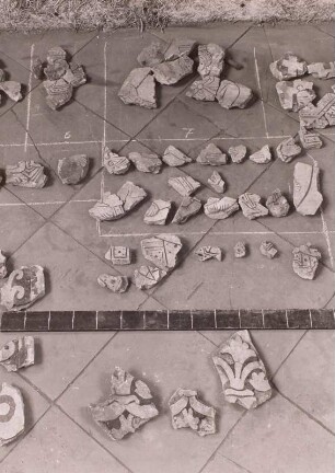 Benediktinerklosterkirche Sankt Marien und Sankt Cyprian: Fragmente des inkrustierten romanischen Schmuckfußbodens