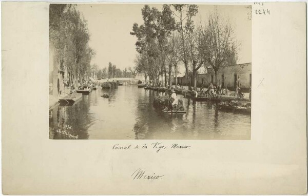 Harbour life on the Canal de la Viga