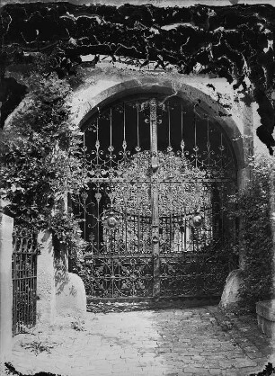 Froburg, Gittertor : Frohburg. Schloß. Hauptportal am Süd-Flügel mit schmiedeeiserem Gitter