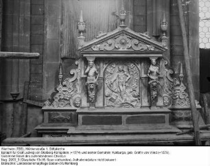 Stiftskirche; Epitaph für Graf Ludwig von Stolberg-Königstein (+1574) und seiner Gemahlin Walburga, geb. Gräfin von Wied (+1578), Giebel mit Relief des auferstandenen Christus