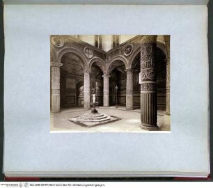 IV Florence ArchitectureTeilansicht des Hofes des Palazzo Vecchio in Florenz - Rotes Album IV (Florenz, Architektur)