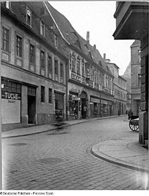 Wohnhaus mit Läden : Wohnhäuser mit Läden