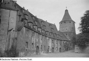 Junkerei und Bergfried "Flasche"