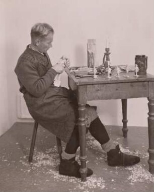 Erzgebirge, Schnitzer bei der Arbeit