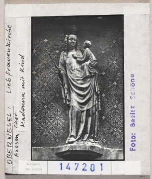 Oberwesel: Liebfrauenkirche, Chor aussen, Madonna