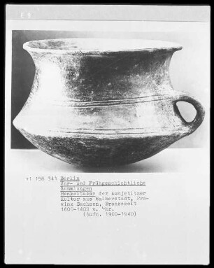 Henkeltasse der Aunjetitzer Kultur aus Halberstadt, Bronzezeit
