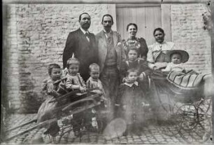Johann Gottlieb Friedrich Rahn, Jan Herman Insinger, Charlotte Rahn (geb. Insinger) und Mariam Mansour Hanna Insinger mit Kindern