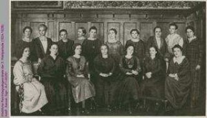 Weibliche Reichstagsabgeordnete der 3. Wahlperiode (1924-1928), u. a. Gertrud Bäumer, Marie Juchacz