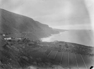Landschaft : Blick über die Küste Teneriffas mit Siedlungen, Anbauflächen und dem Atlantik