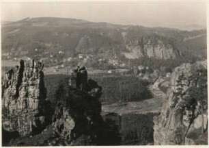 Oybin, Blick vom Brandberg auf Ort und Berg Oybin
