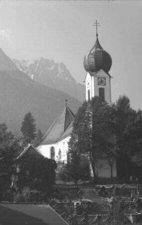 Obergrainau: Kirche mit Zugspitze
