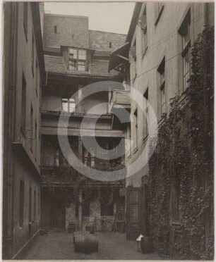 Hof des Bürgerhauses Schuhbrücke 50 in Breslau